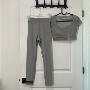 ALO Yoga SET - Top is size S and pants are XXS